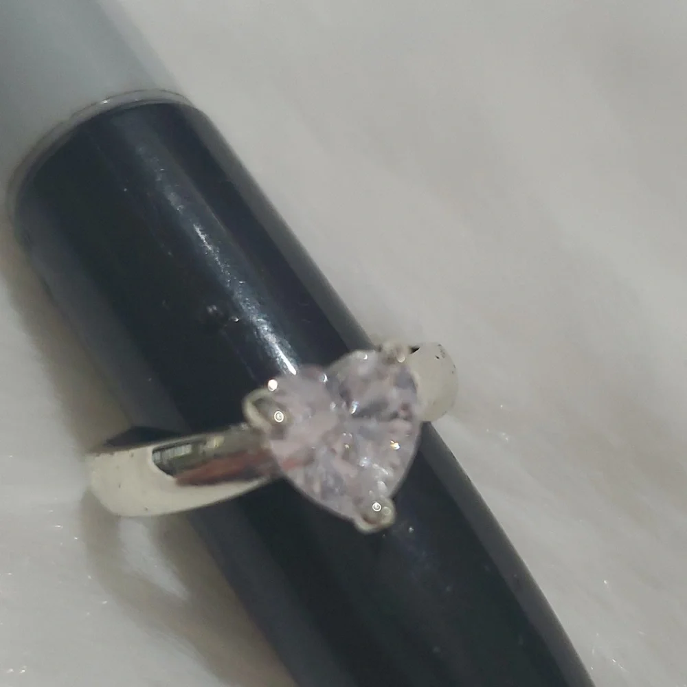 Silver ring in excellent condition heart shaped stone